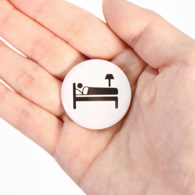 地図記号缶バッジ45 外国人向け記号 ホテル 缶バッジの達人